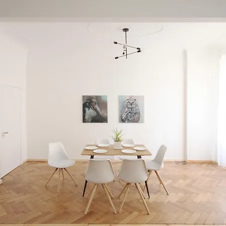 Quiet And Spacious In Historic Riga