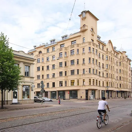 Quiet And Spacious In Historic Riga