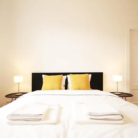 Quiet And Spacious In Historic Appartement