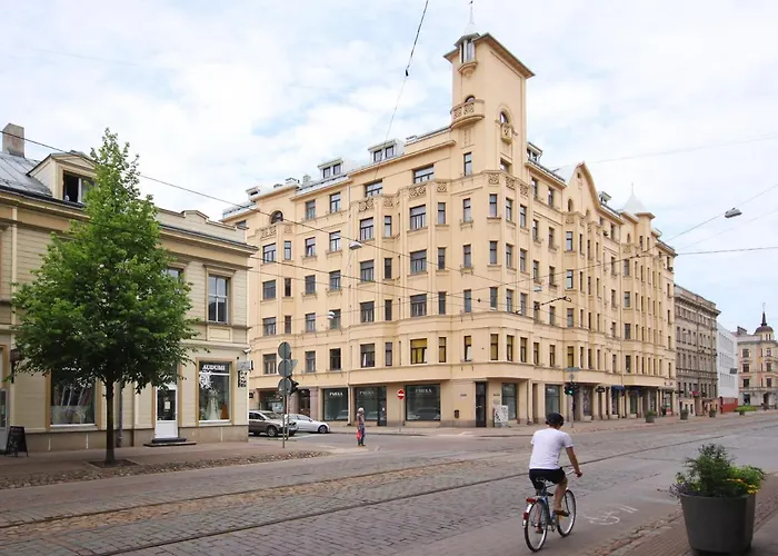 Quiet And Spacious In Historic Riga