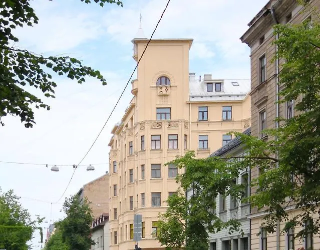 Quiet And Spacious In Historic *